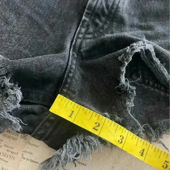 ZARA Distressed High Rise Denim Super Short Shorts Frayed Hem Size 4 Buttonfly - Picture 8 of 8